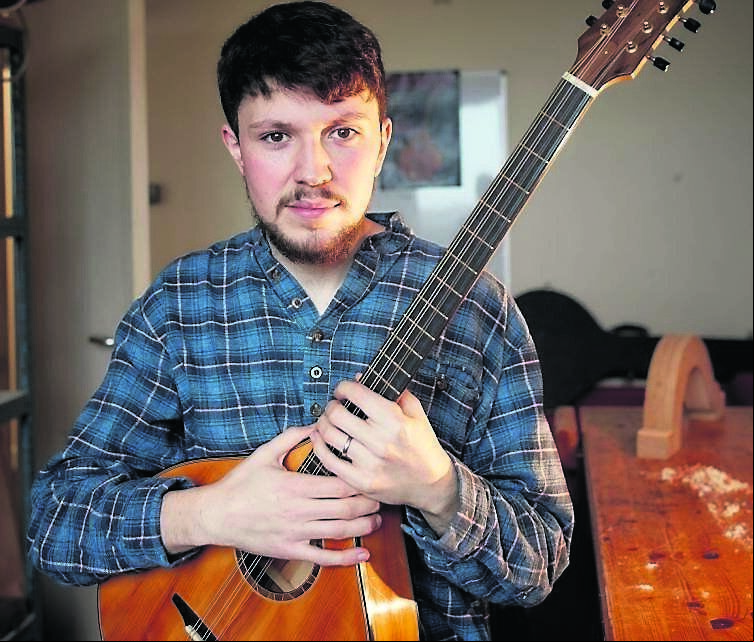 Is ó Ghaeltacht na Déise do Mhacdara Ó Faoláin ach beidh Ceoltóir Óg na Bliana ag Gradaim Ceoil TG4 ag seinnt san Ionad Chultúrtha i mBaile Mhúirne ar Meitheamh 14. Tá oíche ceoil den scoth geallta Is ó Ghaeltacht na Déise do Mhacdara Ó Faoláin ach beidh Ceoltóir Óg na Bliana ag Gradaim Ceoil TG4 ag seinnt san Ionad Chultúrtha i mBaile Mhúirne ar Meitheamh 14. Tá oíche ceoil den scoth geallta